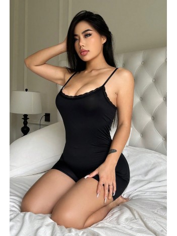 Kadın Siyah İp Askılı Göğsü Dantel İşlemeli Slim Tulum Gecelik – Modern Ve Şık Tasarım