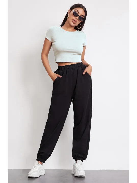 Kadın Beyaz Yuvarlak Yaka Yarım Kol Crop Top Bluz
