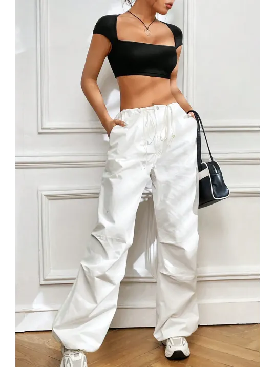 Kadın Siyah Sırt Dekolteli Ve Boyundan Bağlamalı Yarım Kol Crop Top Bluz – Şık, Rahat Ve Kolay Kombinlenebilir