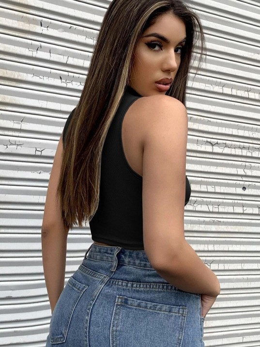 Kadın Siyah Yarım Fermuarlı Sıfır Kol Crop Top Bluz – Şık, Rahat ve Kolay Kombinlenebilir