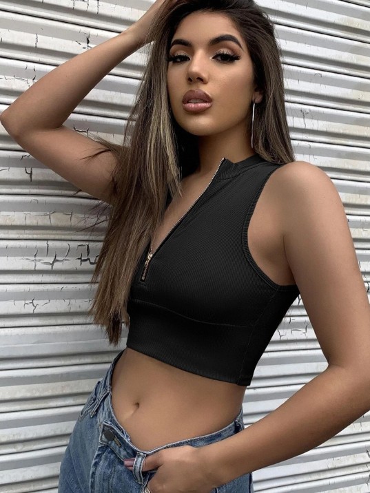 Kadın Siyah Yarım Fermuarlı Sıfır Kol Crop Top Bluz – Şık, Rahat ve Kolay Kombinlenebilir