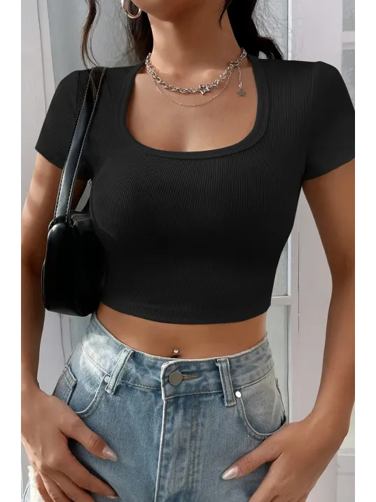 Kadın Siyah Yarım Kol Düz Yaka Crop Top Bluz – Şık, Rahat Ve Kolay Kombinlenebilir