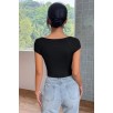 Kadın Siyah Kare Yaka Yarım Kol Göğüs Dekolteli Crop Top Bluz – Şık, Rahat Ve Kolay Kombinlenebilir Kadın Siyah Kare Yaka Yarım Kol Göğüs Dekolteli Crop Top Bluz – Şık, Rahat Ve Kolay Kombinlenebilir