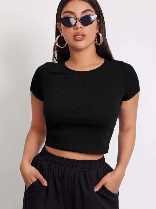 Kadın Siyah Yuvarlak Yaka Yarım Kol Crop Top Bluz – Şık, Rahat ve Kolay Kombinlenebilir