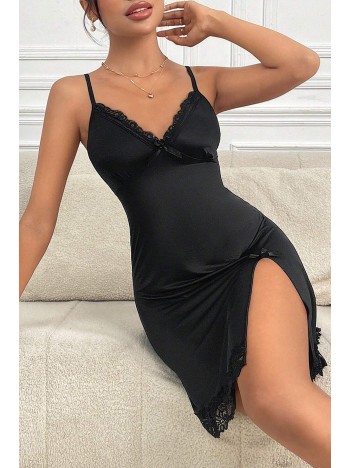 Kadın Siyah Dantelli Fiyonklu ve Yırtmaçlı Şık Gecelik – Modern ve Şık Tasarım