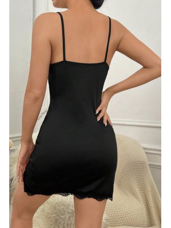 Kadın Siyah Göğsü Ve Bacakları Dantelli Yırtmaçlı Şık Gecelik – Modern Ve Şık Tasarım