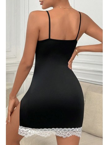 Kadın Siyah Askılı Yırtmaçlı Beyaz Dantelli Gecelik – Modern ve Şık Tasarım