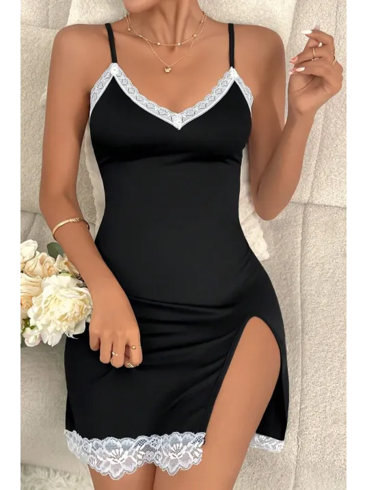 Kadın Siyah Askılı Yırtmaçlı Beyaz Dantelli Gecelik – Modern Ve Şık Tasarım