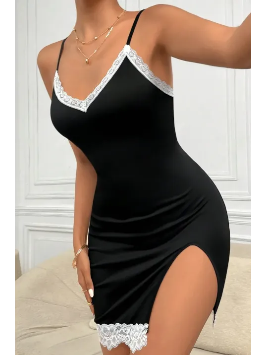 Kadın Siyah Askılı Yırtmaçlı Beyaz Dantelli Gecelik – Modern Ve Şık Tasarım