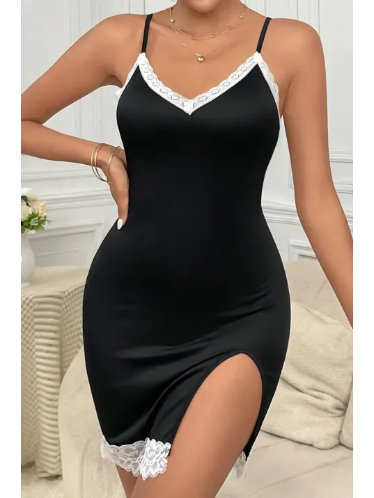 Kadın Siyah Askılı Yırtmaçlı Beyaz Dantelli Gecelik – Modern Ve Şık Tasarım