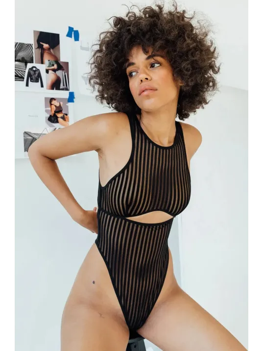 Kadın Siyah Cut-out Detaylı Transparan Çizgili Gecelik – Modern Ve Şık Tasarım