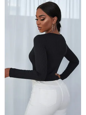 Kadın Siyah Uzun Kollu Düğmeli Göğüs Ve Göbek Dekolteli Crop Top Bluz – Şık, Rahat Ve Kolay Kombinlenebilir Kadın Siyah Uzun Kollu Düğmeli Göğüs Ve Göbek Dekolteli Crop Top Bluz – Şık, Rahat Ve Kolay Kombinlenebilir