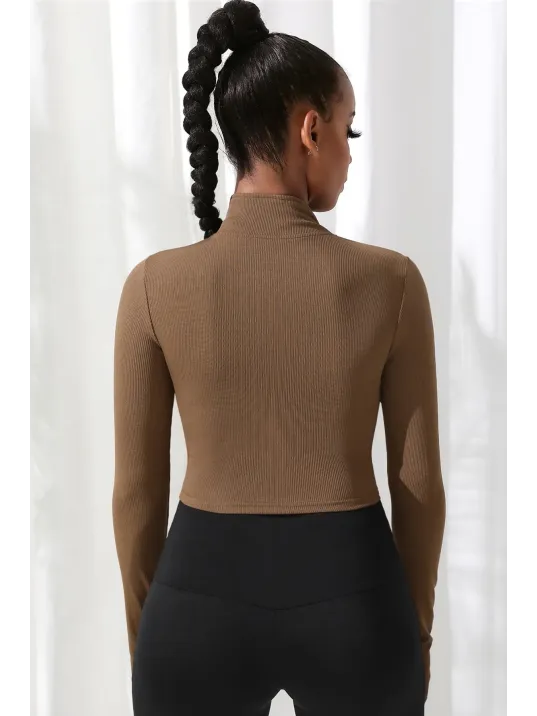 Kadın Kahverengi Uzun Kol Fermuarlı Parmak Geçme Detaylı Dik Yaka Crop Top Bluz – Şık, Rahat Ve Kolay Kombinlenebilir