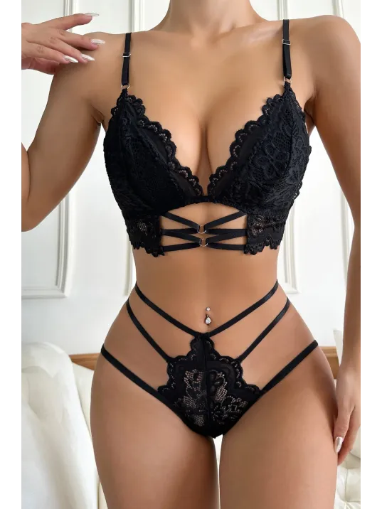 Kadın Siyah Dantel Cut-out Detaylı Şık Sütyen Ve Külot Takımı – Modern, Konforlu Ve Günlük Kombinlere Uygun