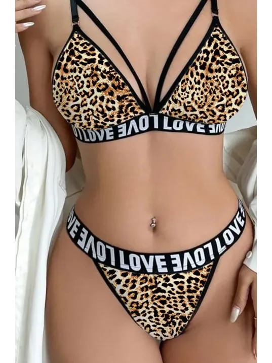 Kadın Leopar Desenli Love Yazı Detaylı Harness İç Çamaşır Takımı – Modern, Konforlu Ve Günlük Kombinlere Uygun Kadın Leopar Desenli Love Yazı Detaylı Harness İç Çamaşır Takımı – Modern, Konforlu Ve Günlük Kombinlere Uygun