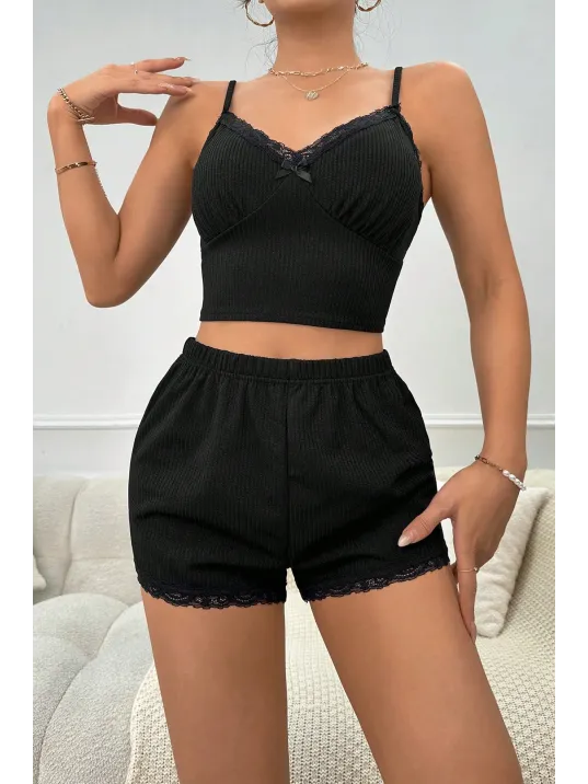 Kadın Siyah Alt Ve Üst Dantel Detaylı Fiyonklu Şortlu Gecelik Takımı – Modern, Konforlu Ve Günlük Kombinlere Uygun