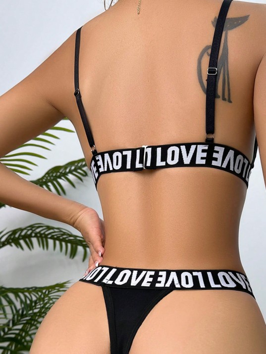 Kadın Siyah Love Yazı Detaylı Harness İç Çamaşır Takımı – Modern, Konforlu Ve Günlük Kombinlere Uygun