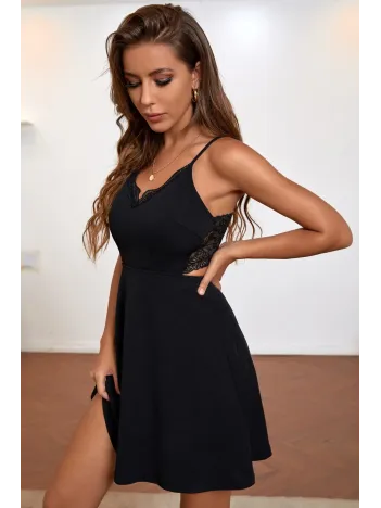 Kadın Siyah İp Askılı, Sırtı Ve Göğsü Dantel Detaylı Şık Gecelik – Modern Ve Şık Tasarım