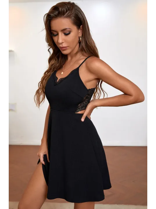 Kadın Siyah İp Askılı, Sırtı Ve Göğsü Dantel Detaylı Şık Gecelik – Modern Ve Şık Tasarım