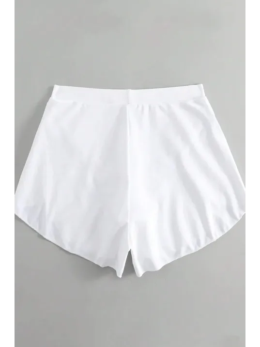 Kadın Beyaz Yırtmaçlı Etek Görünümlü Şık Deniz Şortu – Modern Ve Şık Tasarım