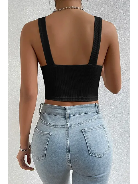 Kadın Siyah Kare Yaka Kalın Askılı Dekolteli Crop Top Bluz – Şık, Rahat Ve Kolay Kombinlenebilir