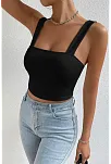 Kadın Siyah Kare Yaka Kalın Askılı Dekolteli Crop Top Bluz – Şık, Rahat Ve Kolay Kombinlenebilir