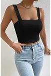 Kadın Siyah Kare Yaka Kalın Askılı Dekolteli Crop Top Bluz – Şık, Rahat Ve Kolay Kombinlenebilir