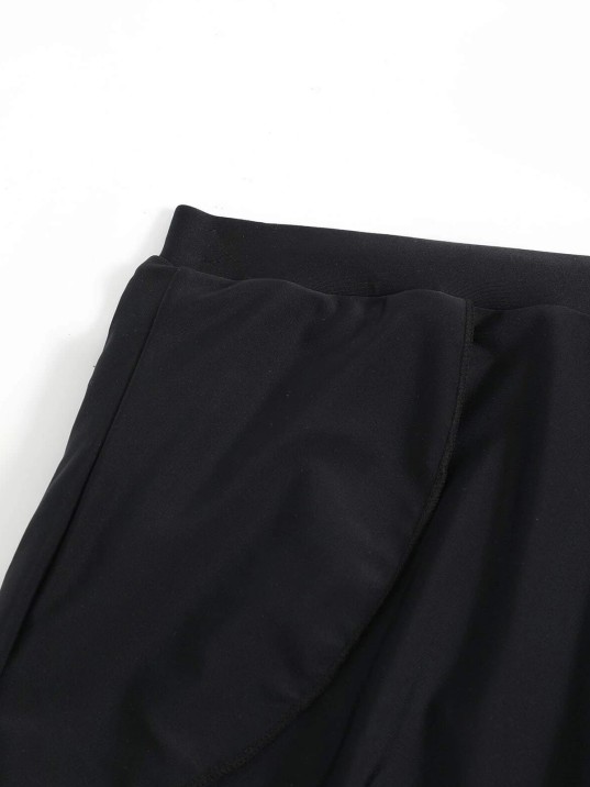 Kadın Siyah Yırtmaçlı Etek Görünümlü Şık Deniz Şortu – Modern ve Şık Tasarım Kadın Siyah Yırtmaçlı Etek Görünümlü Şık Deniz Şortu – Modern ve Şık Tasarım