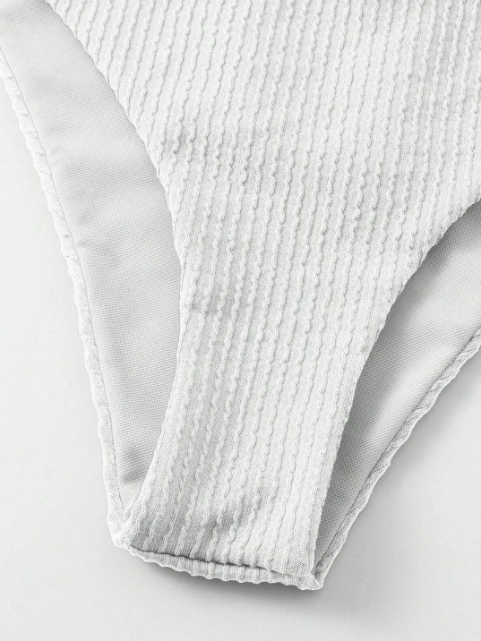 Kadın Beyaz Çapraz Bağlama Detaylı Yüksek Bel Bikini Takımı – Modern, Konforlu Ve Günlük Kombinlere Uygun