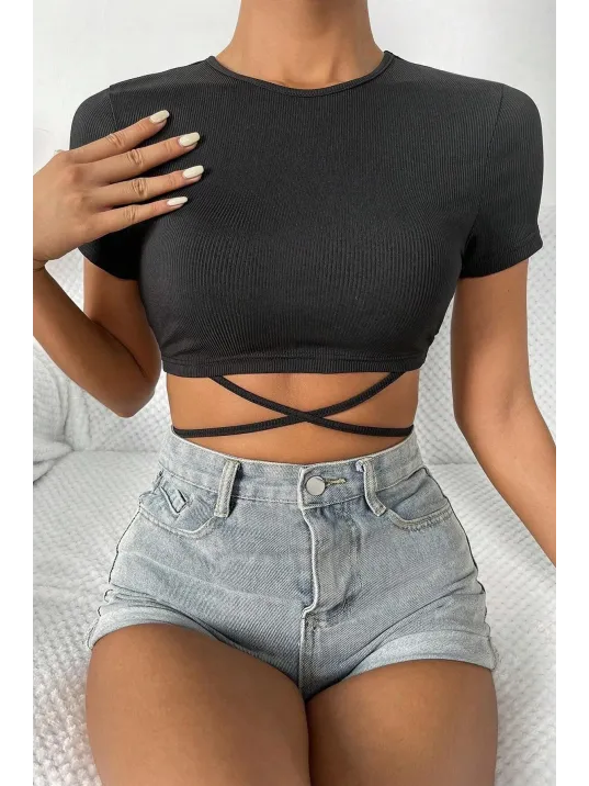 Kadın Siyah Yarım Kol Çapraz Bağlamalı Crop Top Bluz – Şık, Rahat Ve Kolay Kombinlenebilir