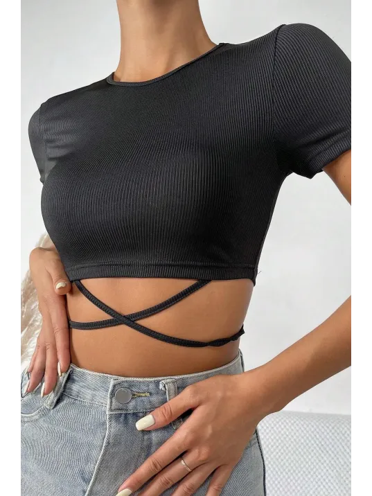 Kadın Siyah Yarım Kol Çapraz Bağlamalı Crop Top Bluz – Şık, Rahat Ve Kolay Kombinlenebilir