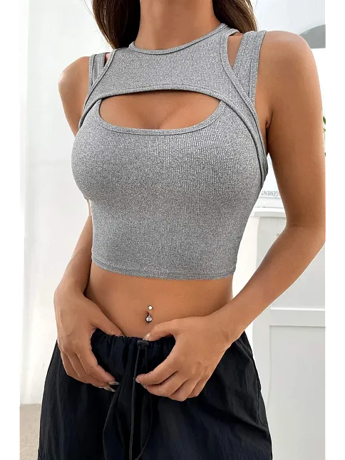 Kadın Gri Kalın Askılı Cut Out Dekolteli Crop Top Bluz – Şık, Rahat Ve Kolay Kombinlenebilir