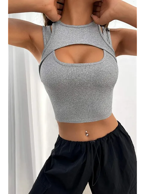 Kadın Gri Kalın Askılı Cut Out Dekolteli Crop Top Bluz – Şık, Rahat Ve Kolay Kombinlenebilir