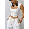 Kadın Beyaz Kare Yaka Kalınlaşan Omuz Detaylı Crop Top Bluz – Şık, Rahat Ve Kolay Kombinlenebilir Kadın Beyaz Kare Yaka Kalınlaşan Omuz Detaylı Crop Top Bluz – Şık, Rahat Ve Kolay Kombinlenebilir