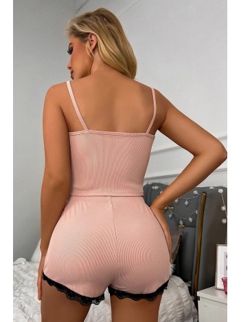 Kadın Pembe Alt Ve Üst Dantel Detaylı Şortlu Gecelik Takımı – Modern, Konforlu Ve Günlük Kombinlere Uygun Kadın Pembe Alt Ve Üst Dantel Detaylı Şortlu Gecelik Takımı – Modern, Konforlu Ve Günlük Kombinlere Uygun