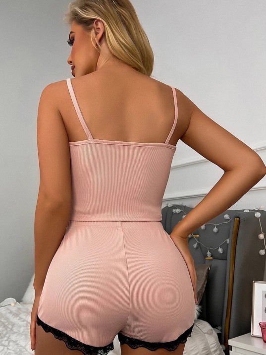 Kadın Pembe Alt Ve Üst Dantel Detaylı Şortlu Gecelik Takımı – Modern, Konforlu ve Günlük Kombinlere Uygun Kadın Pembe Alt Ve Üst Dantel Detaylı Şortlu Gecelik Takımı – Modern, Konforlu ve Günlük Kombinlere Uygun