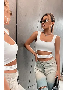 Kadın Beyaz Göbek Dekolteli Crop Top Bluz – Şık, Rahat Ve Kolay Kombinlenebilir