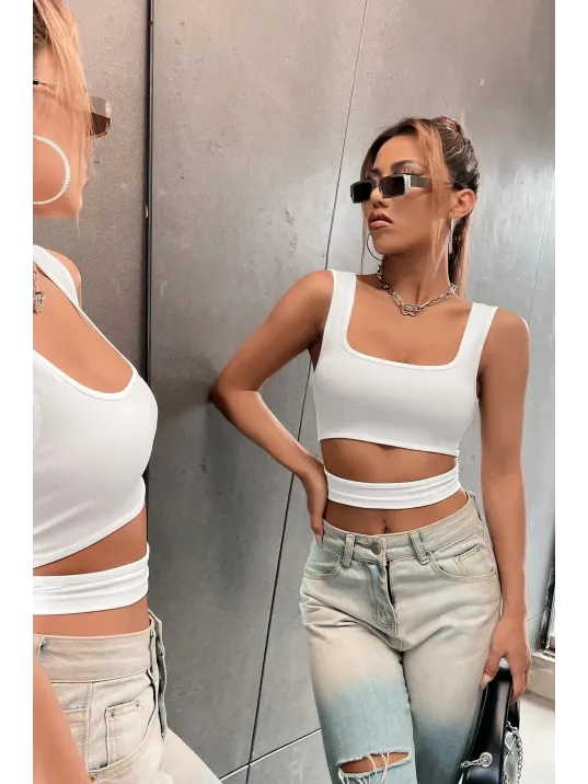 Kadın Beyaz Göbek Dekolteli Crop Top Bluz – Şık, Rahat Ve Kolay Kombinlenebilir Kadın Beyaz Göbek Dekolteli Crop Top Bluz – Şık, Rahat Ve Kolay Kombinlenebilir