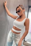 Kadın Beyaz Göbek Dekolteli Crop Top Bluz – Şık, Rahat Ve Kolay Kombinlenebilir Kadın Beyaz Göbek Dekolteli Crop Top Bluz – Şık, Rahat Ve Kolay Kombinlenebilir