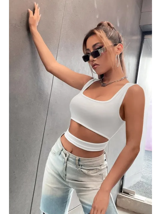 Kadın Beyaz Göbek Dekolteli Crop Top Bluz – Şık, Rahat Ve Kolay Kombinlenebilir