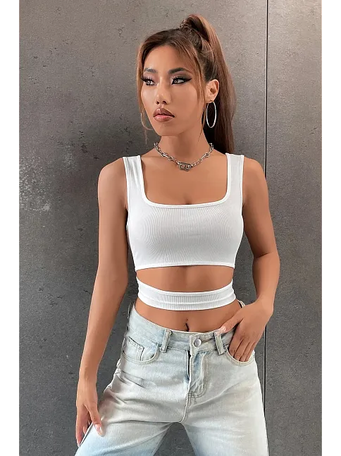Kadın Beyaz Göbek Dekolteli Crop Top Bluz – Şık, Rahat Ve Kolay Kombinlenebilir