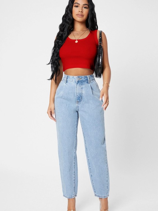 Kadın Kırmızı Kare Yaka Crop Top Bluz – Şık, Rahat Ve Kolay Kombinlenebilir