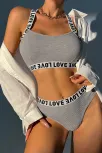 Kadın Gri Çapraz Sırt Ve Love Yazı Detaylı Iç Çamaşır Takımı – Modern, Konforlu Ve Günlük Kombinlere Uygun Kadın Gri Çapraz Sırt Ve Love Yazı Detaylı Iç Çamaşır Takımı – Modern, Konforlu Ve Günlük Kombinlere Uygun