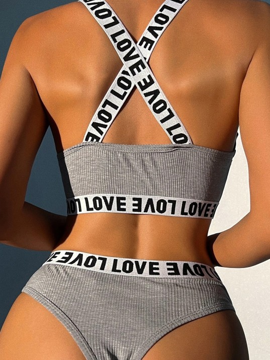 Kadın Gri Çapraz Sırt Ve Love Yazı Detaylı Iç Çamaşır Takımı – Modern, Konforlu Ve Günlük Kombinlere Uygun Kadın Gri Çapraz Sırt Ve Love Yazı Detaylı Iç Çamaşır Takımı – Modern, Konforlu Ve Günlük Kombinlere Uygun