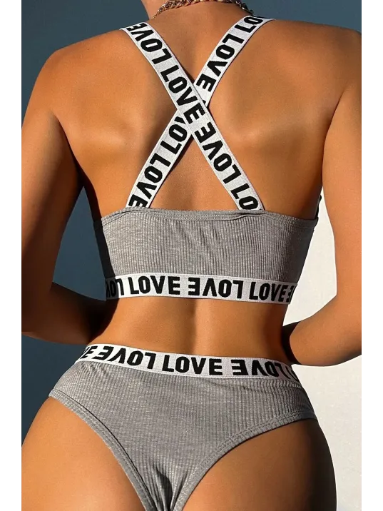 Kadın Gri Çapraz Sırt Ve Love Yazı Detaylı Iç Çamaşır Takımı – Modern, Konforlu Ve Günlük Kombinlere Uygun