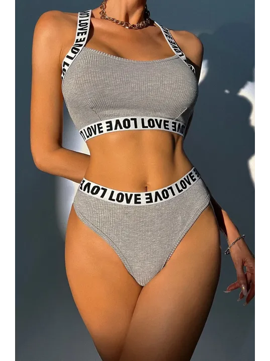 Kadın Gri Çapraz Sırt Ve Love Yazı Detaylı Iç Çamaşır Takımı – Modern, Konforlu Ve Günlük Kombinlere Uygun