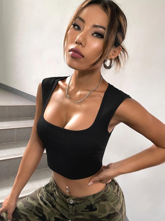 Kadın Siyah Kare Yaka Kalınlaşan Omuz Detaylı Crop Top Bluz