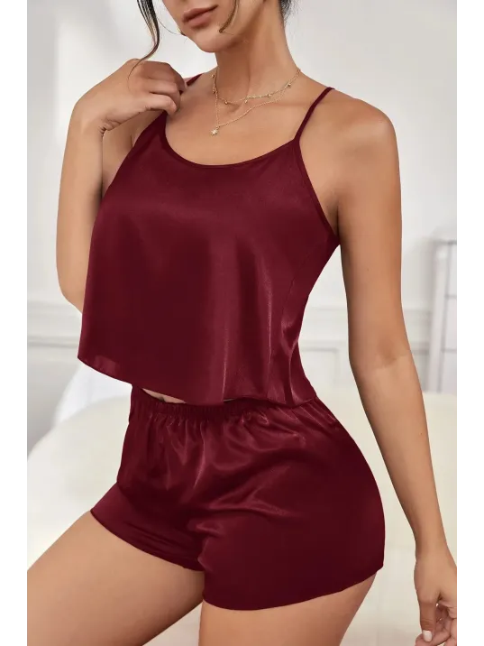 Kadın Bordo Asimetrik Sırt Dekolte Detaylı Şık Şortlu Gecelik Takım – Modern, Konforlu Ve Günlük Kombinlere Uygun
