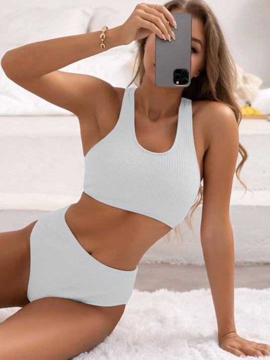 Kadın Beyaz Çapraz Sırt Detaylı Iç Çamaşır Takımı – Modern, Konforlu Ve Günlük Kombinlere Uygun Kadın Beyaz Çapraz Sırt Detaylı Iç Çamaşır Takımı – Modern, Konforlu Ve Günlük Kombinlere Uygun