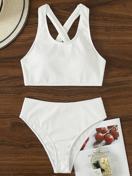 Kadın Beyaz Çapraz Sırt Detaylı Iç Çamaşır Takımı – Modern, Konforlu ve Günlük Kombinlere Uygun